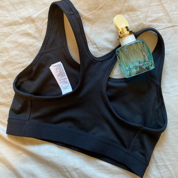 CLASSIC NIKE SPORTS BRA-NEVER WORN - Picture 2 of 3